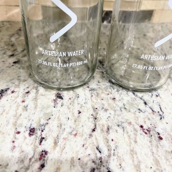 VOSS GLASS Empty Artesian Water Bottles Set of 2 Size 27.05 (1.69 pt) 800 mL - Picture 3 of 5